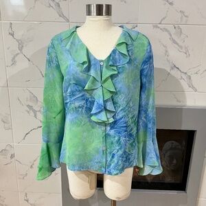 Woman’s flowy retro top